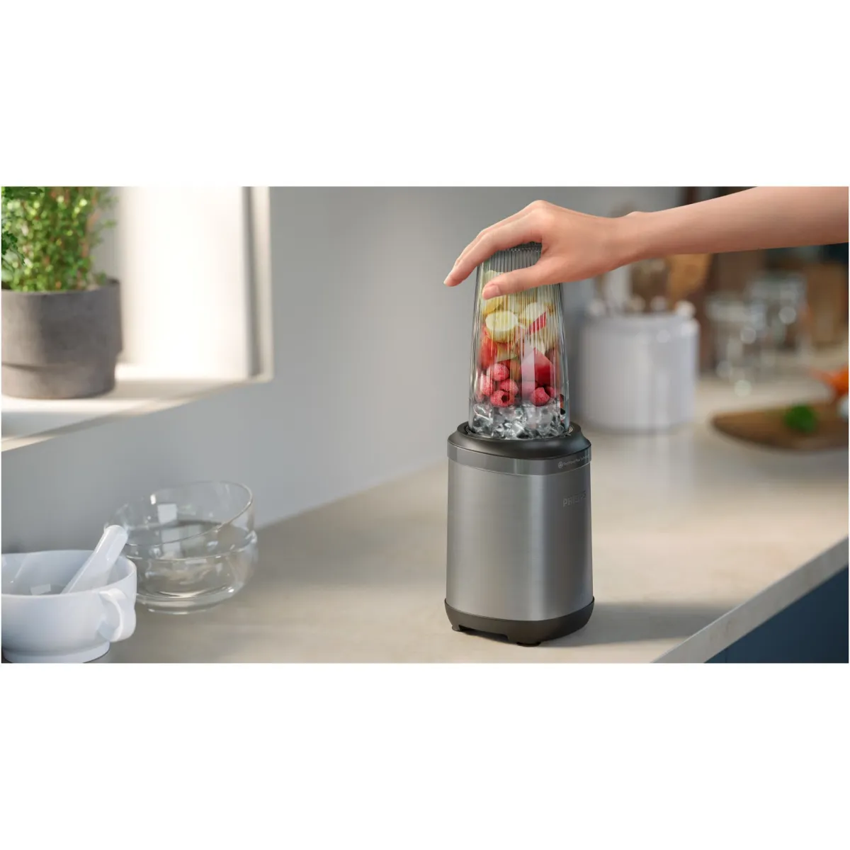 Philips HR2764/00 5000-es sorozatú turmixgép, 800 W, ProBlend Plus technológia és kések, kivehető kések, 700 ml-es pohár fedéllel, kompakt kialakítás, fekete/ezüst