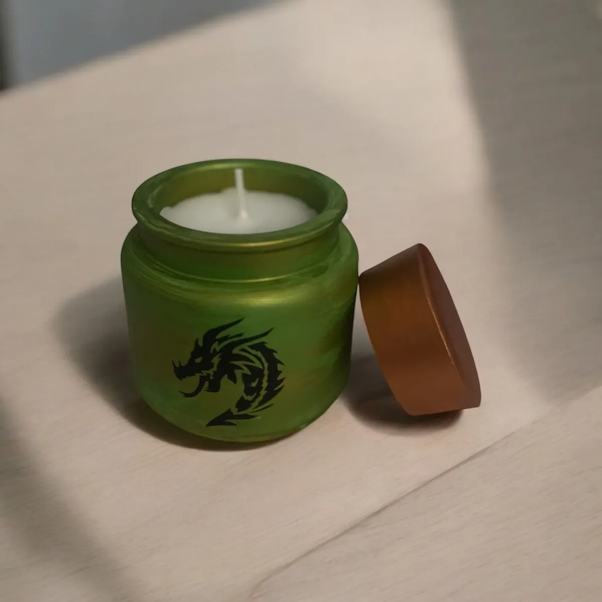 Sárkányméreg gyertya gipsz tartóban 8x8cm